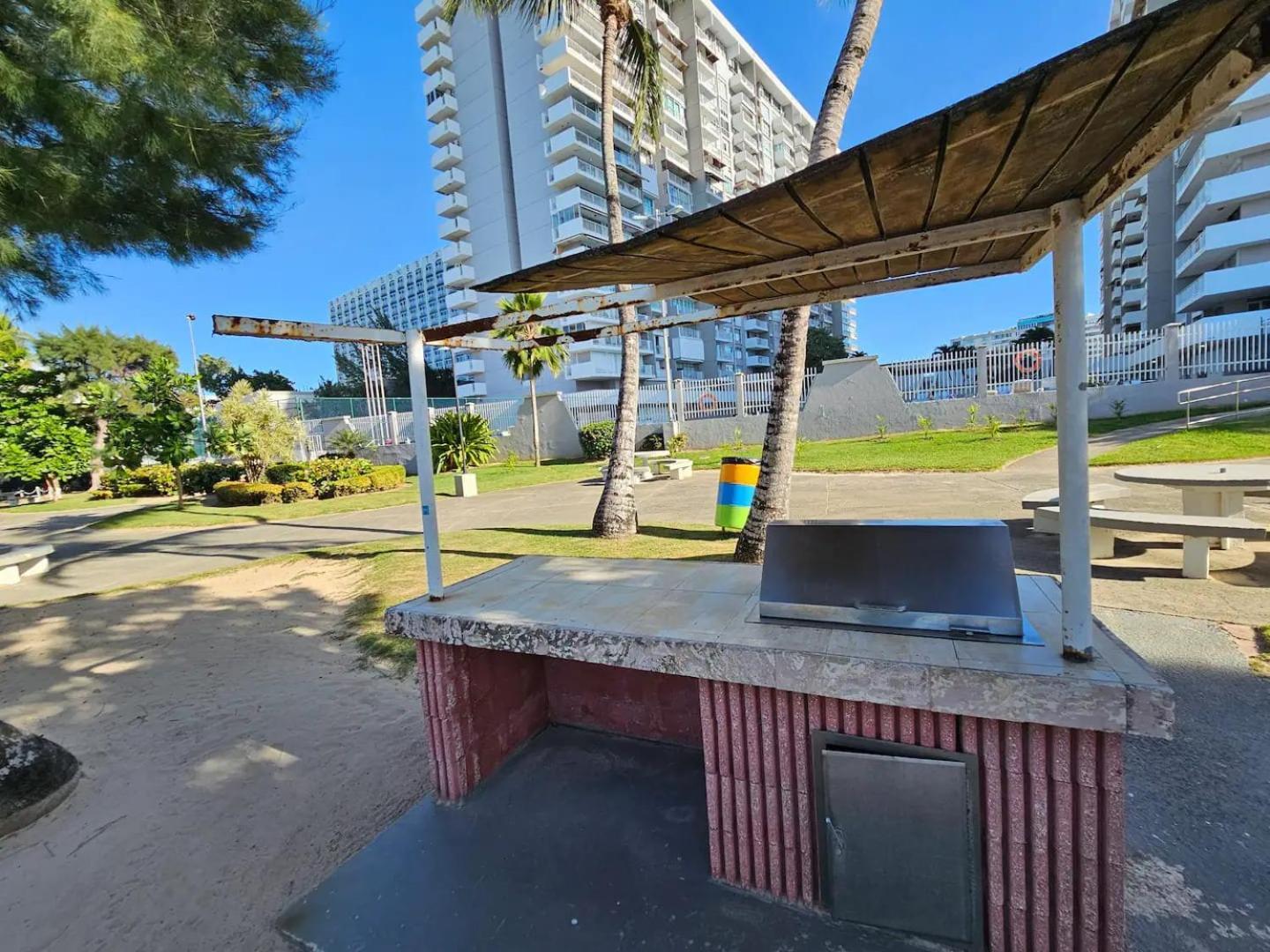 Steps From Foxwoods- Beachfront Retreat With Pools San Juan Ngoại thất bức ảnh