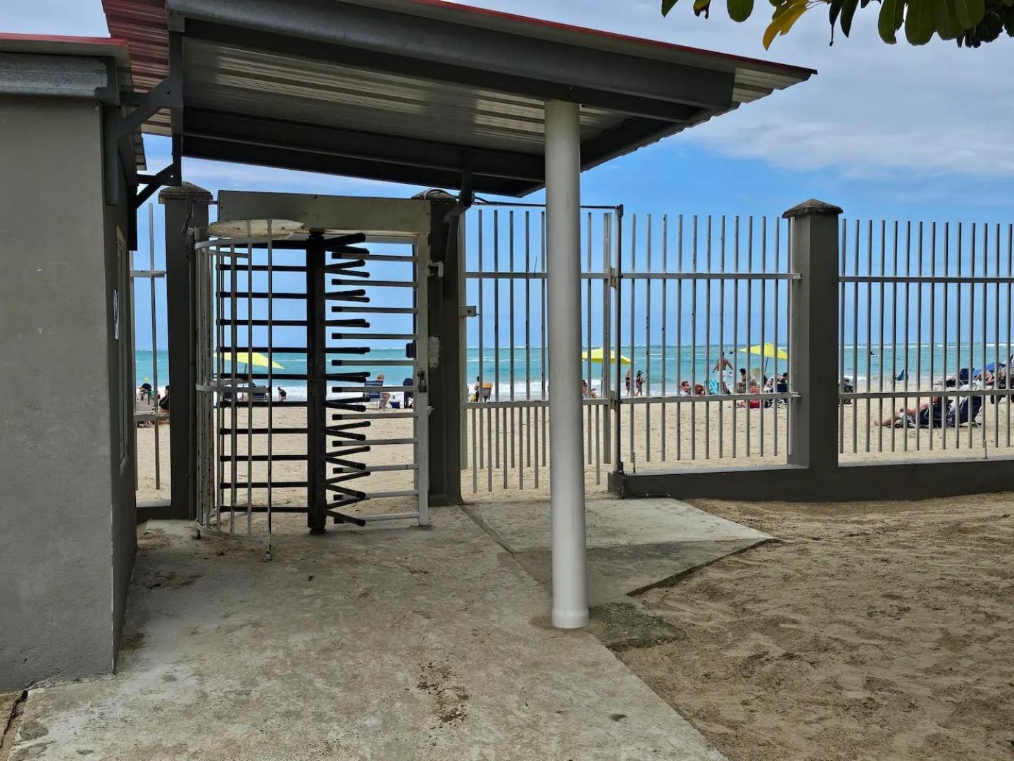 Steps From Foxwoods- Beachfront Retreat With Pools San Juan Ngoại thất bức ảnh