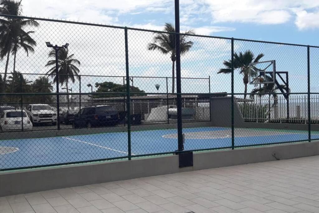 Steps From Foxwoods- Beachfront Retreat With Pools San Juan Ngoại thất bức ảnh